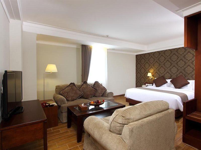 Aziza Syariah Hotel Solo By Horison Buitenkant foto