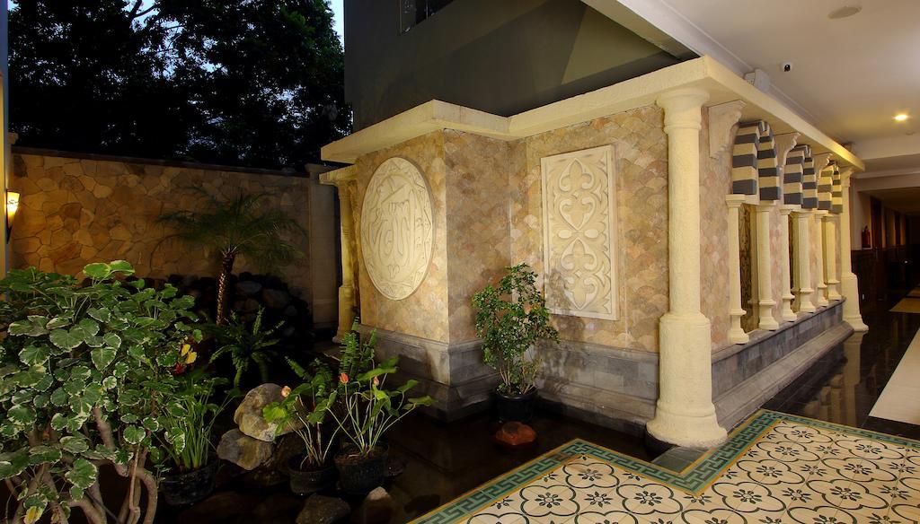 Aziza Syariah Hotel Solo By Horison Buitenkant foto