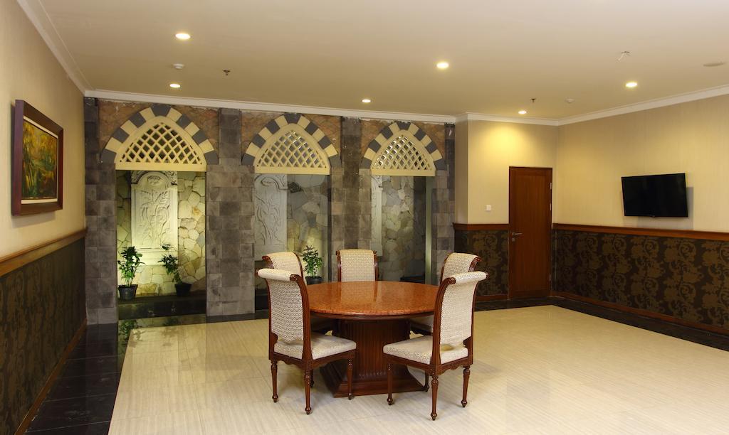 Aziza Syariah Hotel Solo By Horison Buitenkant foto
