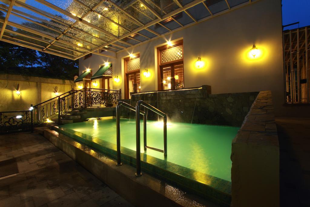 Aziza Syariah Hotel Solo By Horison Buitenkant foto