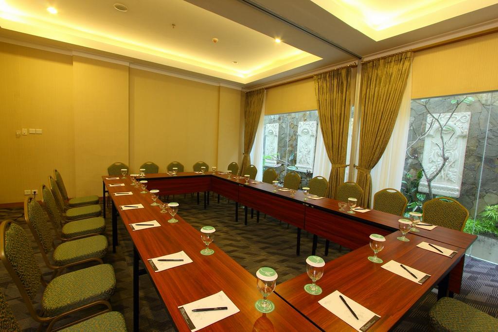 Aziza Syariah Hotel Solo By Horison Buitenkant foto