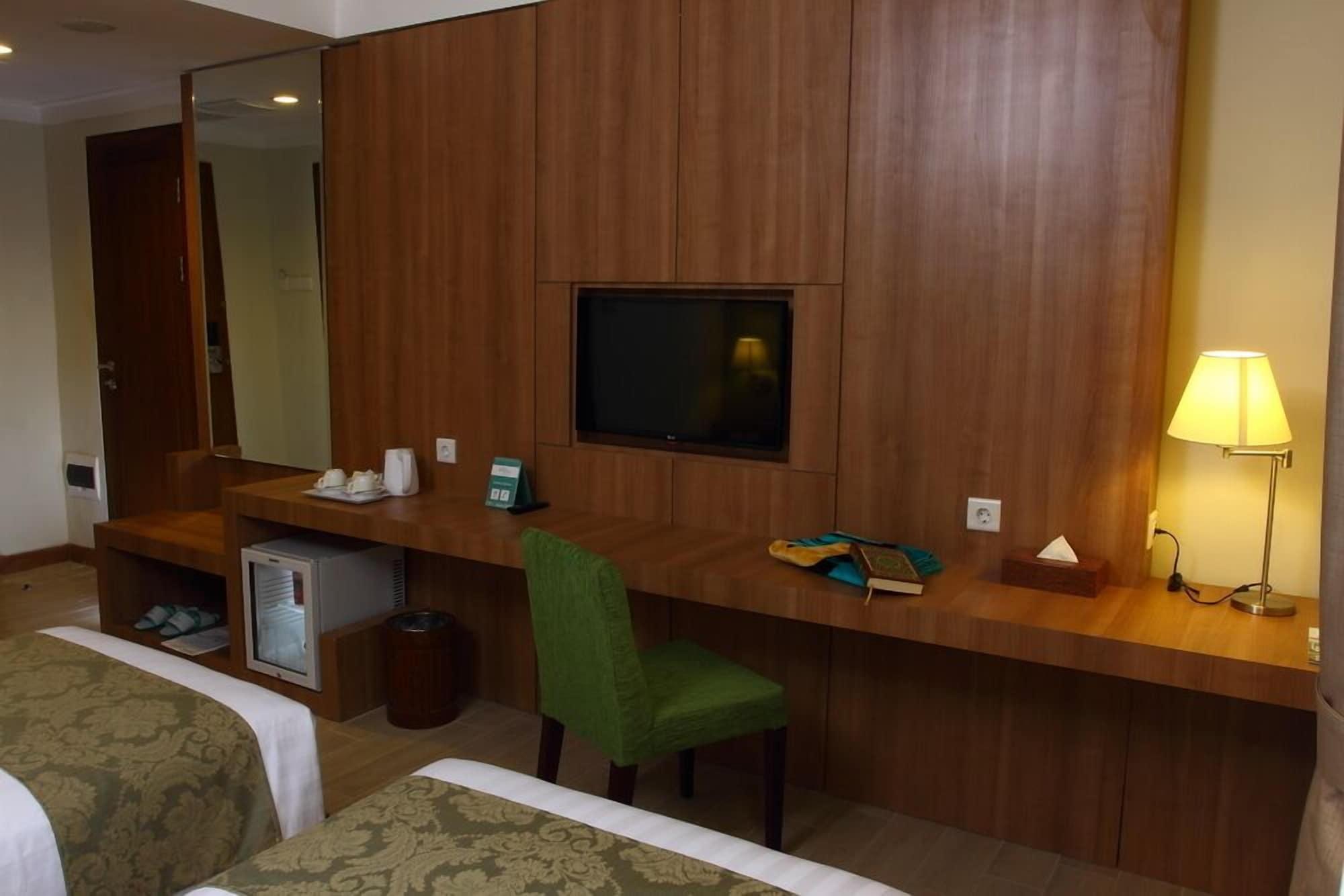 Aziza Syariah Hotel Solo By Horison Buitenkant foto