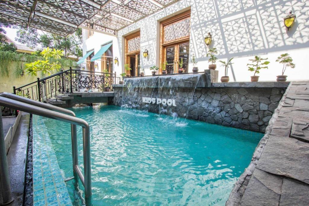 Aziza Syariah Hotel Solo By Horison Buitenkant foto