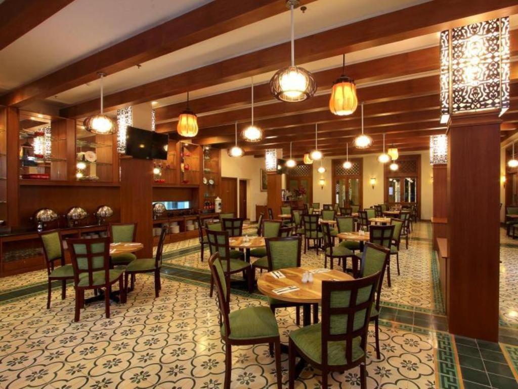 Aziza Syariah Hotel Solo By Horison Buitenkant foto