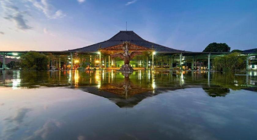 Aziza Syariah Hotel Solo By Horison Buitenkant foto